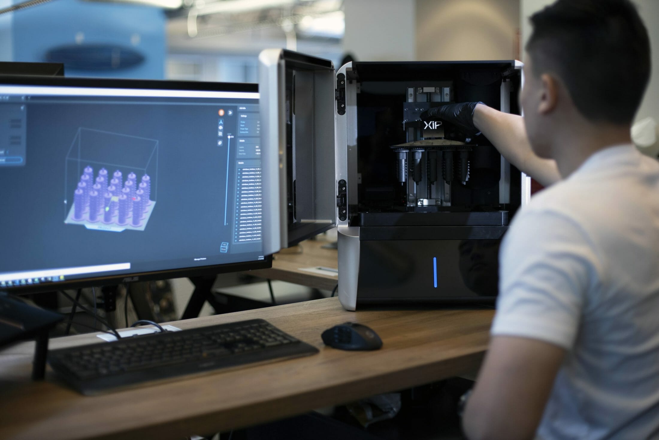 Professional desktop 3D printer